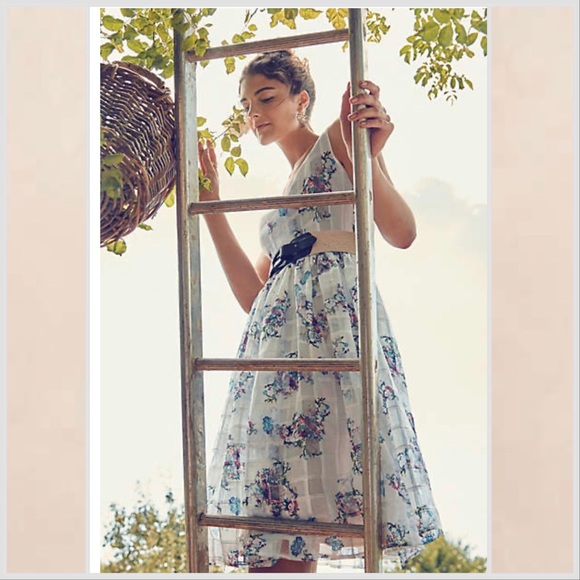 NWT!! Anthropologie MAEVE white Garden Peony fairy cottage core dress, 8. - Picture 2 of 8